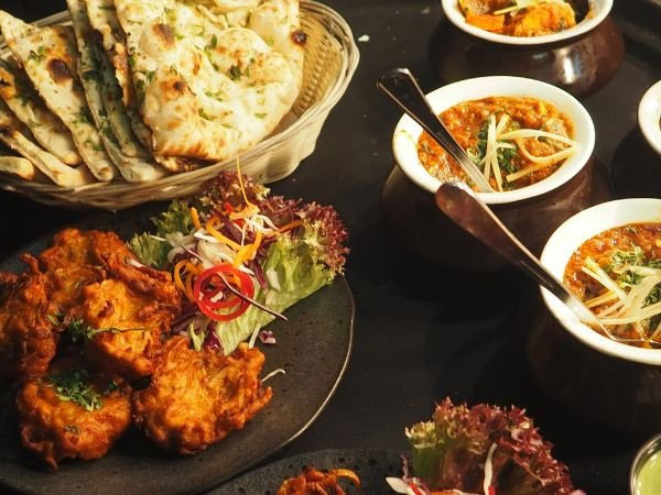 ladychowkitchennyThumb